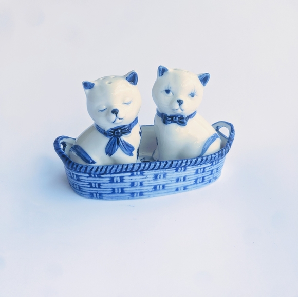 Delft blue kitten salt and pepper shakers - Picture 6 of 6